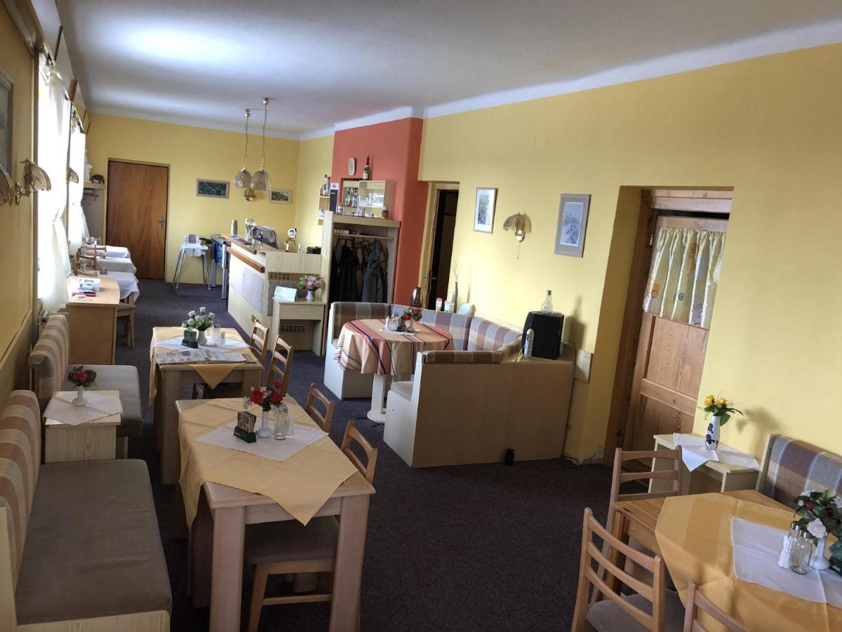 Restaurace A Penzion Maja Benecko Extérieur photo